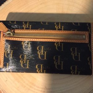Dooney & Bourke Bags - Dooney & Bourke Wallet Dooney & Bourke Bags - Dooney & Bourke Wallet